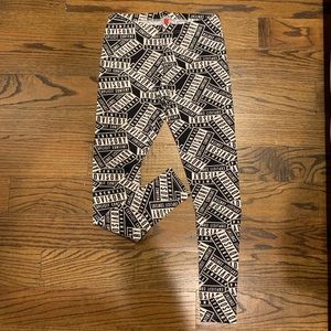 Brand New H&M Parental Advisory *SOLD OUT* Leggings. sz M
